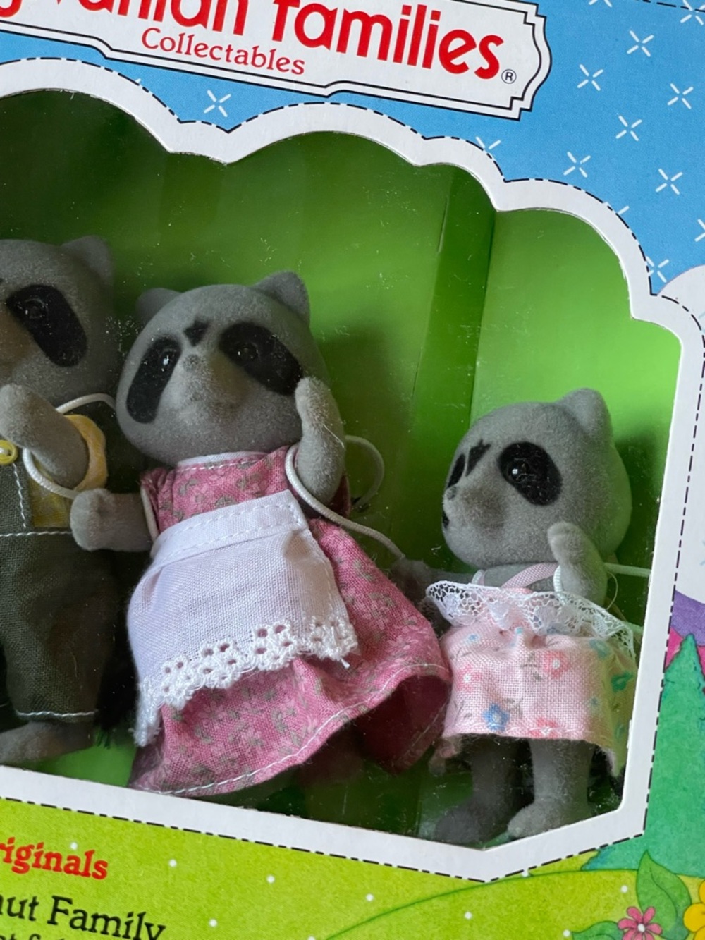 The Chestnut Raccoon Family Box Set - Picture 8 of 8